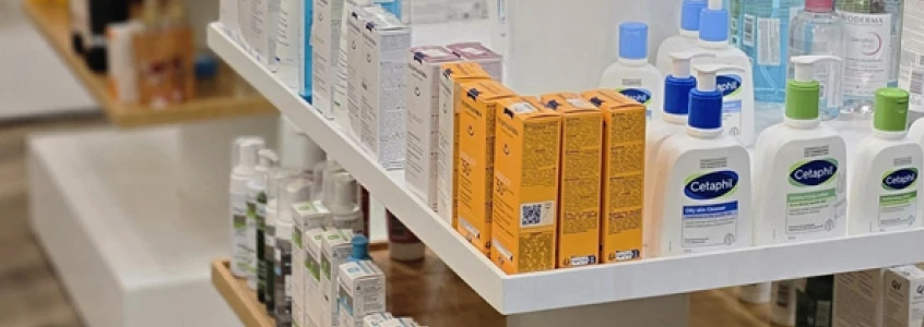 Pharmacy Digital Signage Case Study: Boosting Sales in Al Razi Pharmacy